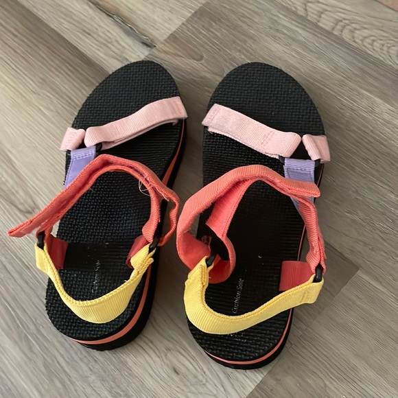 Platform sandals - Picture 1 of 3